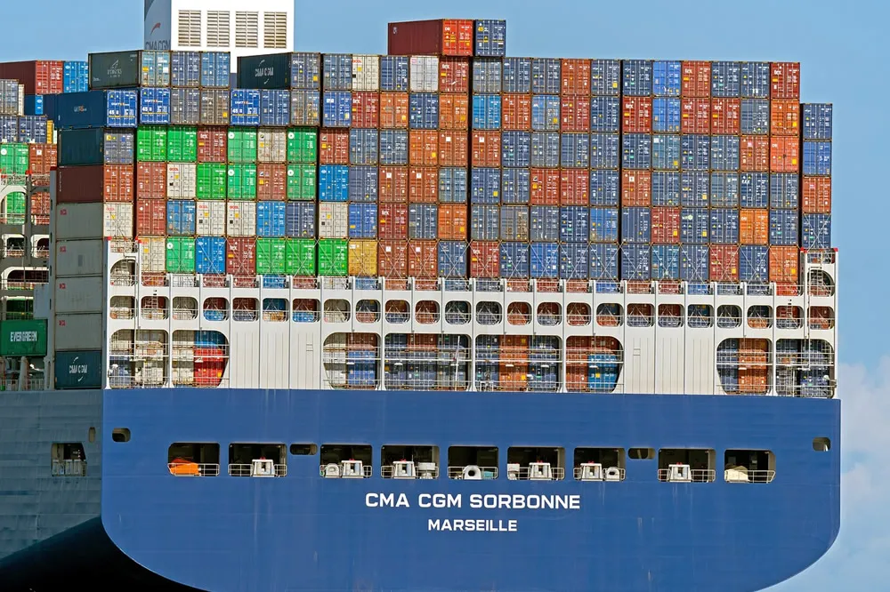 Wie tief ist das Wasser beim Import und Export von Industrieanlagen?