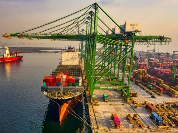 What problems should we pay attention to when looking for an agent to export by ourselves?