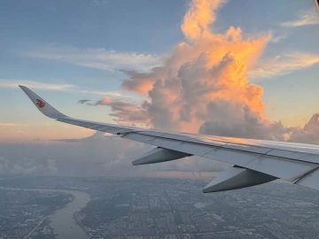 What are the precautions for import customs declaration of perfume