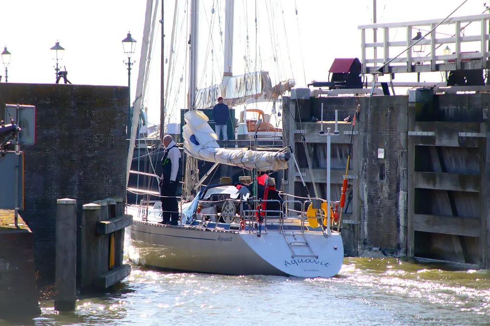 Demystifying the Black Box of Re-export Trade