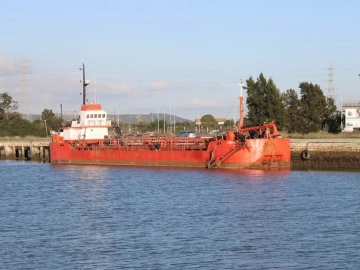 What are the precautions for import customs declaration of perfume