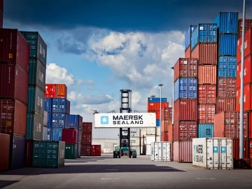 What are the main responsibilities of a foreign trade import and export agency?