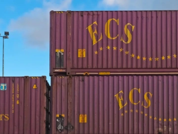 What problems should we pay attention to when looking for an agent to export by ourselves?