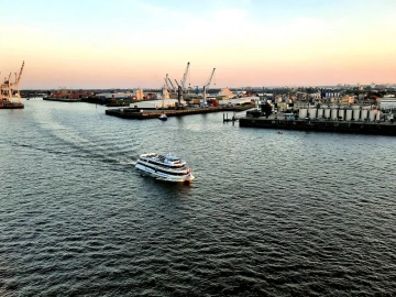 Is Imported Red Wine Agency a Lucrative Industry?