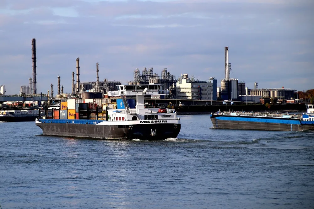 Evasión de divisas en el comercio de tránsito: La trampa de capital que el 90% de los comerciantes internacionales desconoce