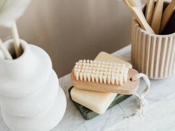 What are the precautions for import customs declaration of perfume