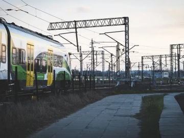 What are the main responsibilities of a foreign trade import and export agency?