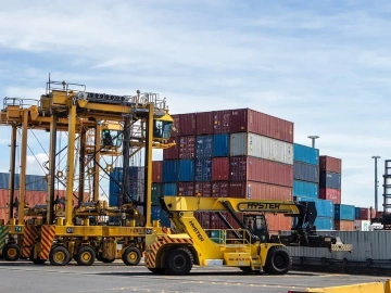 What problems should we pay attention to when looking for an agent to export by ourselves?