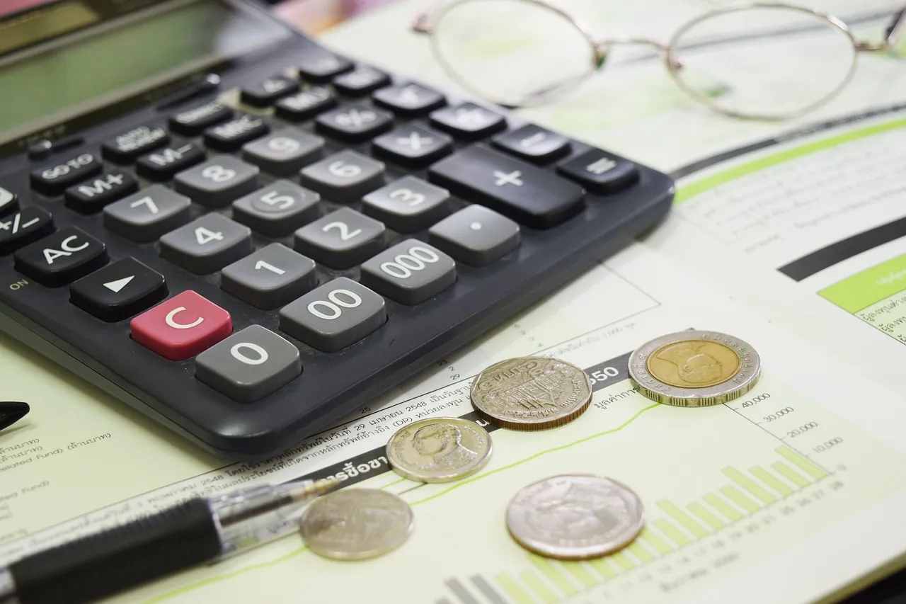 0.1% vs 0.5%: The Secret War of Agency Fees