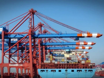 What are the precautions of import agency contract?