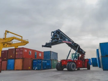 What are the precautions of import agency contract?