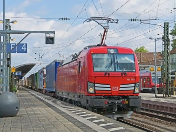 What are the main responsibilities of a foreign trade import and export agency?