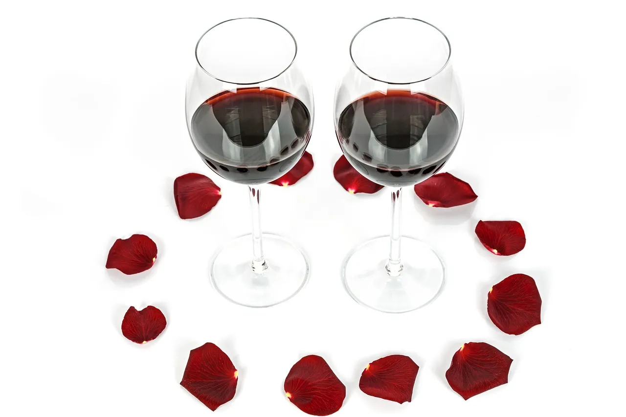 From Losing 500,000 to Earning Millions Annually: The Comeback Logic of a Red Wine Agent